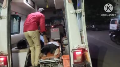 फिरोज़ाबाद: मक्खनपुर क्षेत्र के नगला बहादुर रोड पर बाइक के सामने आवारा जानवर आने से बाइक पलटी, दो लोग हुए घायल