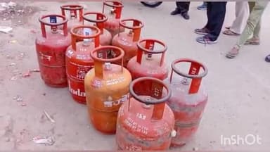 बीकानेर: सोहन कोठी के पास एक होटल संचालक कर रहा था घरेलू सिलेंडर का उपयोग, संभागीय आयुक्त ने मौके पर पहुंचकर जब्त किए सिलेंडर