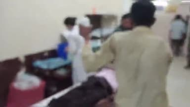 खुरई: गढ़ौला जागीर गांव के पास अज्ञात वाहन की टक्कर से बाइक सवार पिता और बेटा गंभीर रूप से हुए घायल, ज़िला चिकित्सालय रेफर