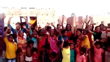 टनकुप्पा: चोवार पंचायत के अटकुरवा के ग्रामीण गांव में आंगनबाड़ी केंद्र भवन बनाने को लेकर सड़क पर उतरे, RDO को दिया लिखित आवेदन