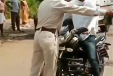 सरई: सरई पुलिस में सरई बाजार में चेकिंग अभियान चलाकर 6 वाहन चालकों पर की चालानी कार्रवाई