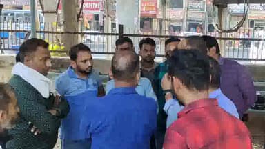 बहादुरगढ़: टिकरी बॉर्डर पर सेल टैक्स कार्यालय के नजदीक ट्रक की टक्कर से बाइक सवार 1 युवक की हुई मौत व दूसरा युवक घायल