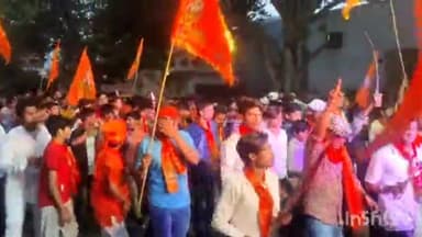 आगरा: राजामंडी स्थित दरियानाथ मंदिर से रामनवमी के अवसर पर हिन्दू युवा वाहिनी के द्वारा निकाली गयी शोभायात्रा।