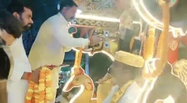 भदोही: राम नवमी के अवसर पर गुरुवार को चौरी बाजार में निकाली गई आकर्षक झांकी