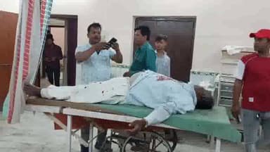 गोपालगंज: कररिया में बाइक और ई-रिक्शा में हुई टक्कर, बाइक पर सवार दो लोग हुए जख्मी