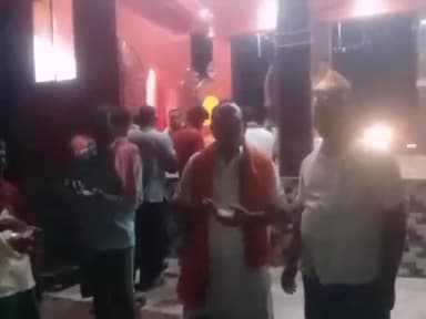 कतरीसराय: रामनवमी पर कतरीडीह गांव स्थित मंदिर में हुई विशेष आरती, श्री राम व जय हनुमान के जयकारे से गूंजा पूरा गांव