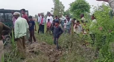 हसनपुर: गांव भीमाठीकरी में तेंदुए को पकड़ने के लिए वन विभाग की टीम ने लगाया पिंजरा, तेंदुए की आहट से ग्रामीणों में दहशत