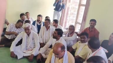 समुद्रपूर: समुद्रपूर येथे देरकर यांच्या घरी तालुका काँग्रेस कमिटीची बैठक, आगामी निवडणुकीसंदर्भात ठरली रणनीती