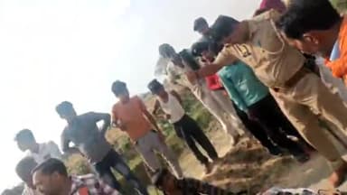 शाहजहांपुर: गांव भुड़िया से गेहूं बेचकर जा रहे व्यक्ति की बहरी कुरिया के पास कंबाइन की चपेट में आकर मौत हो गई भाई घायल हो गया