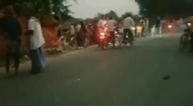 भदोही: मोरवा पुल के पास सड़क दुर्घटना में घायल चौरी बाजार निवासी युवकों की गुरुवार को वाराणसी में इलाज के दौरान हालत नाजुक