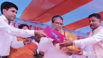 मोहनपुर: दरबा गांव में एक शिक्षक को स्मारिका के संपादन के लिए DM एवं भू-राजस्व मंत्री आलोक कुमार मेहता ने किया सम्मानित