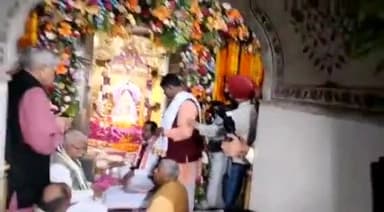 पंचकूला: विधानसभा अध्यक्ष ज्ञानचंद गुप्ता ने छोटे त्रिलोकपुर स्थित मां शारदा माता मदिर में टेका माथा, लिया आशीर्वाद