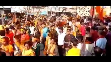 रोसड़ा: राम नवमी के अवसर पर रोसड़ा बाजार में बजरंग दल ने निकाला जुलूस, सुरक्षा को लेकर पुलिस बल तैनात