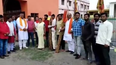 हज़ारीबाग: सदर प्रखंड के चार अखाड़ा धारियों को विधायक मनीष जायसवाल ने भेंट की तलवार और लाठी