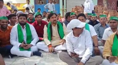 बुलंदशहर: मामन बिजली घर पर भाकियू महाशक्ति के पदाधिकारियों ने अपनी मांगों को लेकर दिया धरना