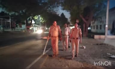 बुलंदशहर: एसएसपी के आदेश पर नगर देहात क्षेत्र में त्योहार के मद्देनजर निकाला गया फ्लैग मार्च, शांति बनाए रखने की अपील की