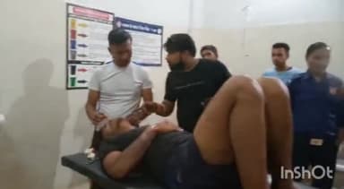 टीकमगढ़: सागर रोड पर बाइक अनियंत्रित होने से चालक हुआ घायल, ज़िला अस्पताल में भर्ती