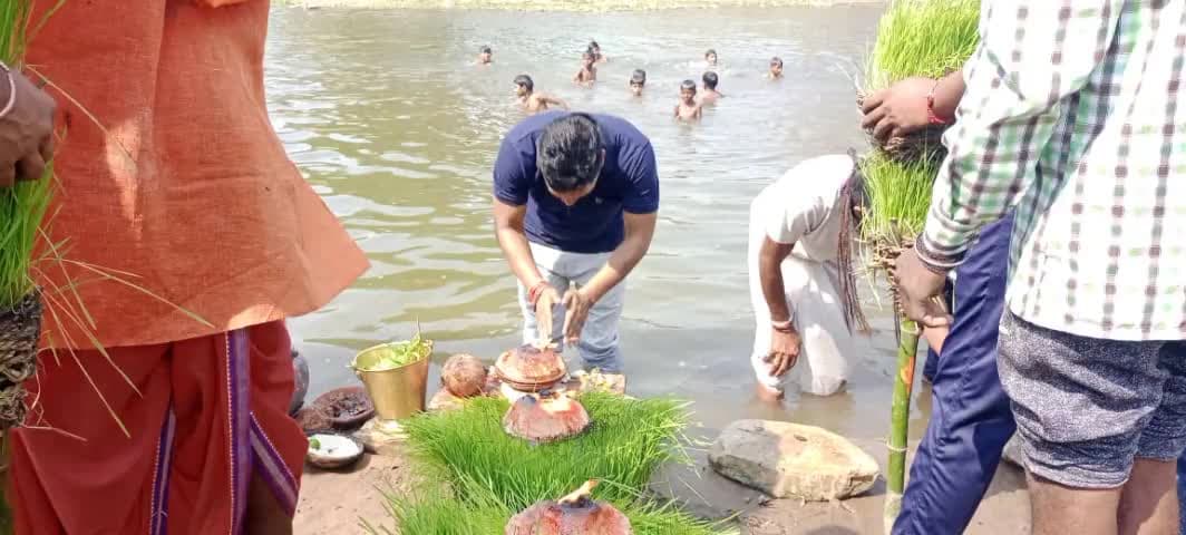 मां जगत जननी ज्योति रूपेण दुर्गा मां का गंगा स्नान...
#राम #नवमी #की आप सभी को अनेकों अनेक शुभकामनाएं

श्री राम चन्द्र मां गौरी आप सब पर अपना असीम कृपा बनाएं रखें