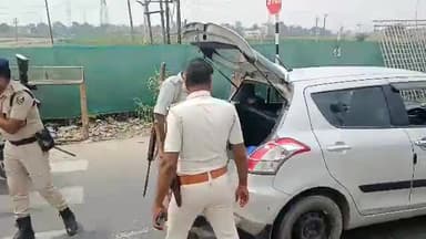 बरूराज मोतीपुर: काली मंदिर के समीप मोतीपुर थाने की पुलिस ने चलाया सघन वाहन जांच अभियान,  करीब 12 लोगों के काटे चालान