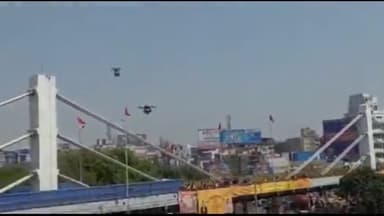 पटना ग्रामीण: रामनवमी के अवसर पर पटना के महावीर मंदिर में ड्रोन से कराई जा रही है फूलों की बारिश, जय श्रीराम के नारे से गुंजा मंदिर