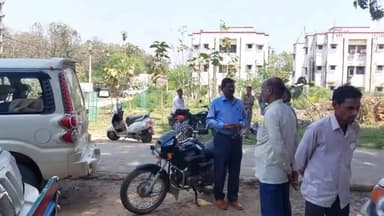 लखीमपुर: भीरा पलिया रोड पर बरम बाबा पेट्रोल पंप के पास वन विभाग के डाकिया को इको कार ने मारी टक्कर, मौके पर हुई मौत