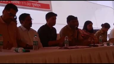 सासाराम: गया स्नातक एवं शिक्षक निर्वाचन के होने वाले चुनाव को लेकर डीएम धर्मेंद्र कुमार ने खेल भवन में की बैठक