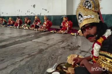 रविंद्रपुरी स्थित 'बाबा कीनाराम स्थल, क्रीं-कुण्ड' में बाबा भैरव संग पूजी गई नौ कन्या, श्रद्धालुओं ने लिया आशीर्वाद