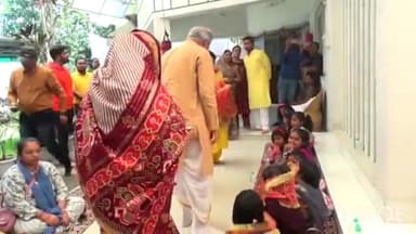 दुर्ग: मुख्यमंत्री भूपेश बघेल ने आज अपने भिलाई-3 स्थित निवास में देवी स्वरूप नौ कन्याओं की पूजा कर उन्हें भोजन कराया