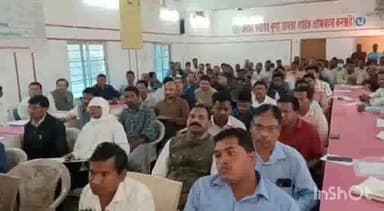 अंबिकापुर: सरगुजा कलेक्टर कुंदन कुमार की अध्यक्षता में लुण्ड्रा जनपद सभाकक्ष में पटवारी और शिक्षकों का एक दिवसीय प्रशिक्षण संपन्न