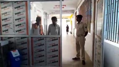 जमुई: उत्पाद विभाग की पुलिस ने अलग-अलग जगहों से एक महिला सहित 7 तस्करों को किया गिरफ्तार, मेडिकल जांच हेतु लाए गए सदर अस्पताल