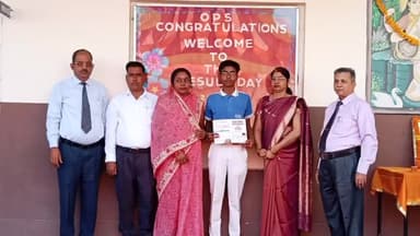 शाहजहांपुर: कांट के ऑक्सफोर्ड पब्लिक स्कूल में वार्षिक परीक्षा फल वितरण कार्यक्रम सरस्वती वंदना एवं दीप प्रज्वलन के साथ शुभारंभ किया