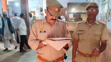 इकौना: पुलिस ने इकौना क्षेत्र में पड़ने वाले बैंकों की चेकिंग कर दिलाया सुरक्षा का एहसास