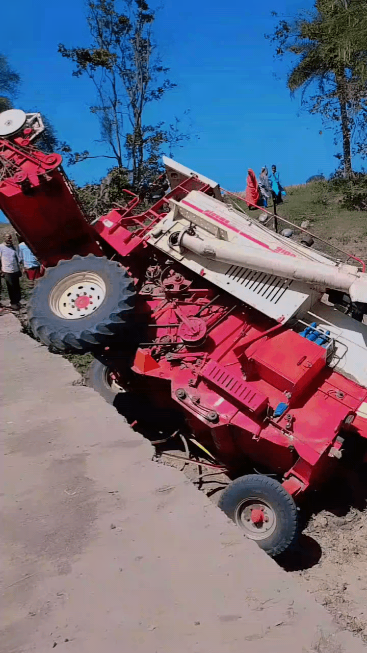 शाढ़ौरा: #harvestar accident
#semri jumman
