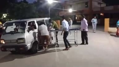 मैनपुरी: कुरावली केसी पेट्रोल पंप के समीप पिकअप और दो बाइकों की भिड़ंत में 4 लोग हुए घायल, जिला अस्पताल में किया गया भर्ती