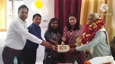 सैफई: सैफई तहसील में तैनात राजस्व निरीक्षक के सेवानिवृत्त होने पर दी गई विदाई, एसडीएम रहे मौजूद