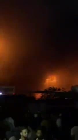 कानपुर के बांस मंडी स्थित हमराज कंपलेक्स और मसूद कंपलेक्स सहित ए आर कंपलेक्स में लगी भीषण आग