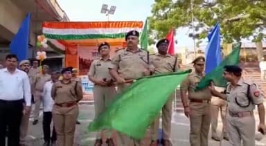 गढ़मुक्तेश्वर: बृजघाट गंगा नगरी में 44 वी वाहिनी पीएसी समेत हापुड़ पुलिस ने निकाली गंगा यात्रा , स्वच्छता के प्रति किया जागरूक ।