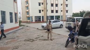 सोनभद्र बंशी सुर्यपुर: वंशी प्रखंड मुख्यालय में एमएलसी के चुनाव की सारी तैयारियां पूरी कड़ी सुरक्षा व्यवस्था के बीच की गई मतदान शुरू