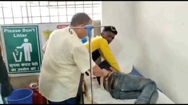 गोगरी: रजिस्ट्री चौक के पास सड़क हादसे में बाइक सवार दो लोग हुए घायल, पेड़ से टकराई बाइक