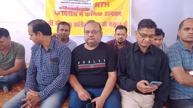 राइट टू हेल्थ बिल के विरोध में आज 13 वे दिन भी धरना जारी