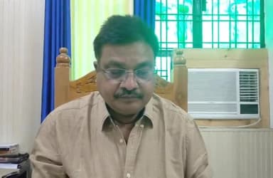 रायबरेली: जिले में 15 वर्ष की आयु पूरी कर चुके सरकारी व अर्ध सरकारी वाहनों को हटाए जाने को लेकर ARTO अधिकारी RK सरोज ने दी जानकारी