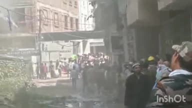 कानपुर: अनवरगंज में लगी आग को काबू करने में जुटी सेना, 700 से 800 दुकानों में रखे करीब ₹20 अरब के माल के नुकसान का अंदेशा