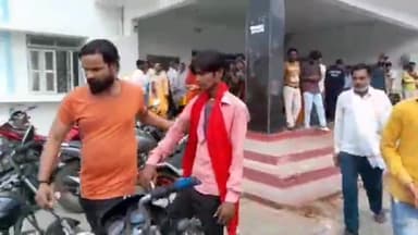 टीकमगढ़: जिला अस्पताल में जेब से पैसे निकालते हुए पकड़ा गया व्यक्ति, ज़िला अस्पताल के सुरक्षा गार्डों ने किया पुलिस के हवाले