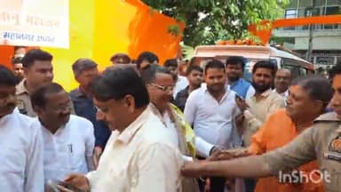 आगरा: जयपुर हाउस स्थित ब्रजक्षेत्र कार्यालय में आगामी नगर निकाय चुनावों को लेकर यूपी के पर्यटन मंत्री जयवीर सिंह ने की बैठक