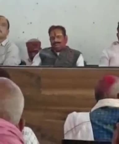 भदोही: भदोही ब्लाक में शनिवार को प्रमुख प्रतिनिधि प्रशांत सिंह ने लिया BDC की बैठक,प्रधान संघ अध्यक्ष तहसीलदार तिवारी रहे मौजूद
