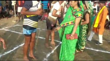 परबत्ता: मोजाहिदपुर चैती दुर्गा मेला में हुई कबड्डी मैच में परबत्ता बालिका टीम और नौगछिया बालक टीम ने जीता चमचमाती शिल्ड