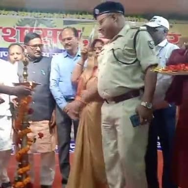 सोनपुर: हरिहरनाथ मंदिर के सत्संग भवन में सोनपुर अनुमंडल के 33 वा स्थापना दिवस सोनपुर प्रशासन ने धूमधाम से मनाया गया