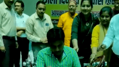 चितरंगी: विधायक के हाथों जिला दिव्यांग पुनर्वास केंद्र द्वारा बैढन में दिव्यांगों को वितरित किए गए कृत्रिम अंग एवं सहायक उपकरण