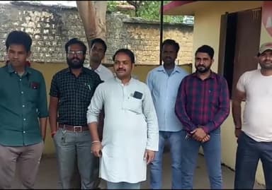 लटेरी: जनपद कार्यालय में जनपद सीईओ को आवेदन देकर हड़ताल पर गए रोजगार सहायक