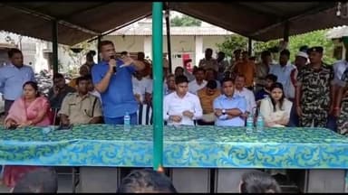 सासाराम: शहजलालपीर इलाके में दो पक्षों में हुई मारपीट के बाद DM धर्मेंद्र कुमार ने की पुराने नगर थाना पर शांति समिति की बैठक